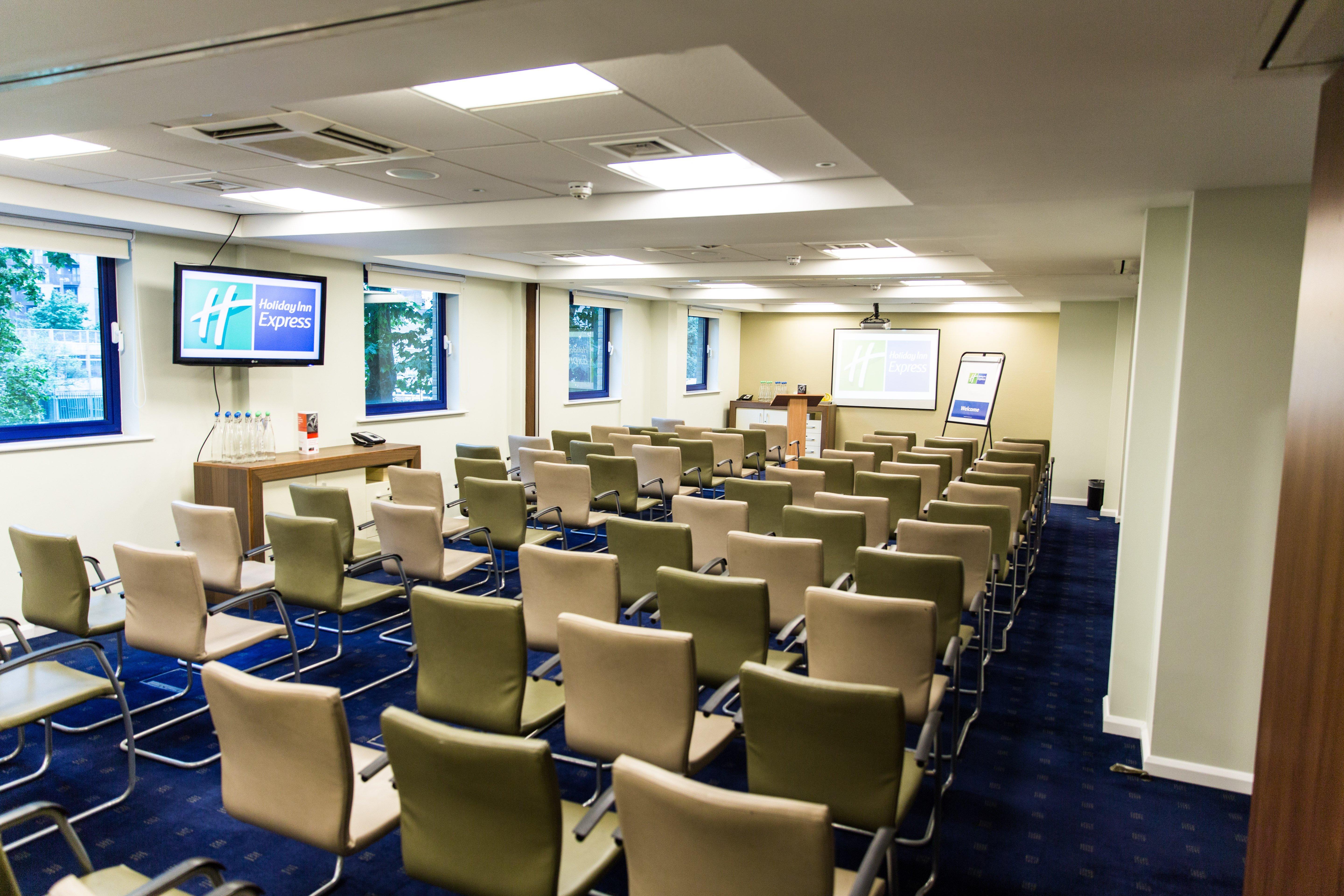 Holiday Inn Express London Stratford By Ihg Ngoại thất bức ảnh