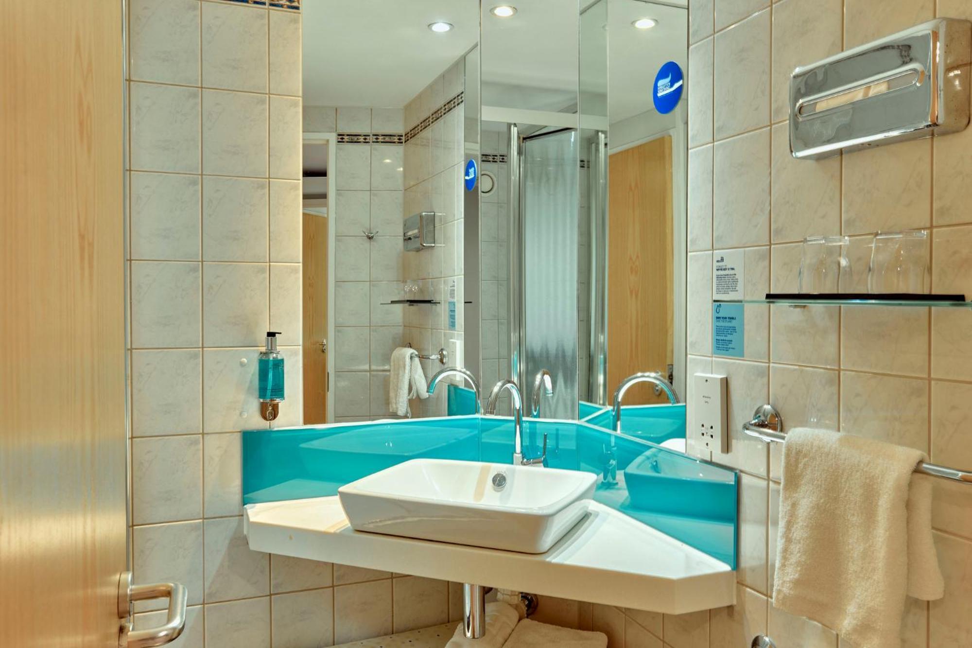Holiday Inn Express London Stratford By Ihg Ngoại thất bức ảnh